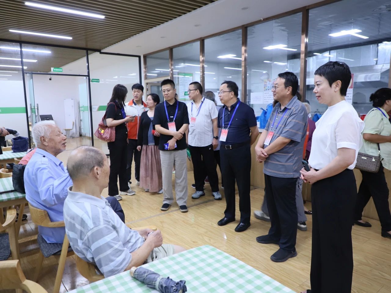 <b>关注养老服务保障 助推银发经济发展 |西安市人大代表专题调研小组赴康源耆祥社区居家服务站参观调研</b>